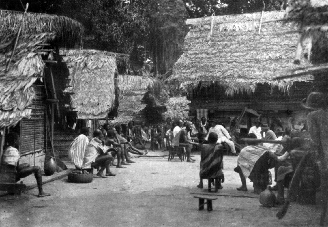 "Krutu (bush negro gathering) at Kwata Ede on April 1st, 1922." Verslag van een rijs naar Hendriktop by Gonggrijp & Stahel (1923).